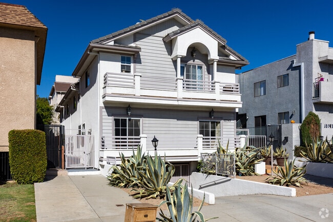 10749 Lawler St - West LA Townhouse