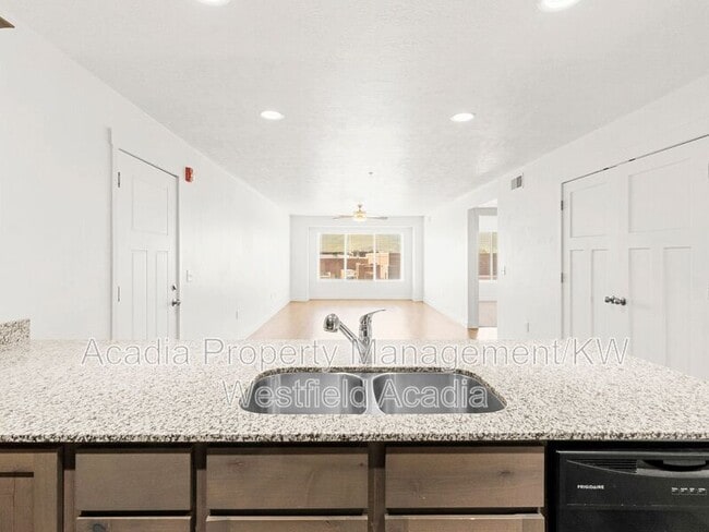 Building Photo - 166 W 1000 S
