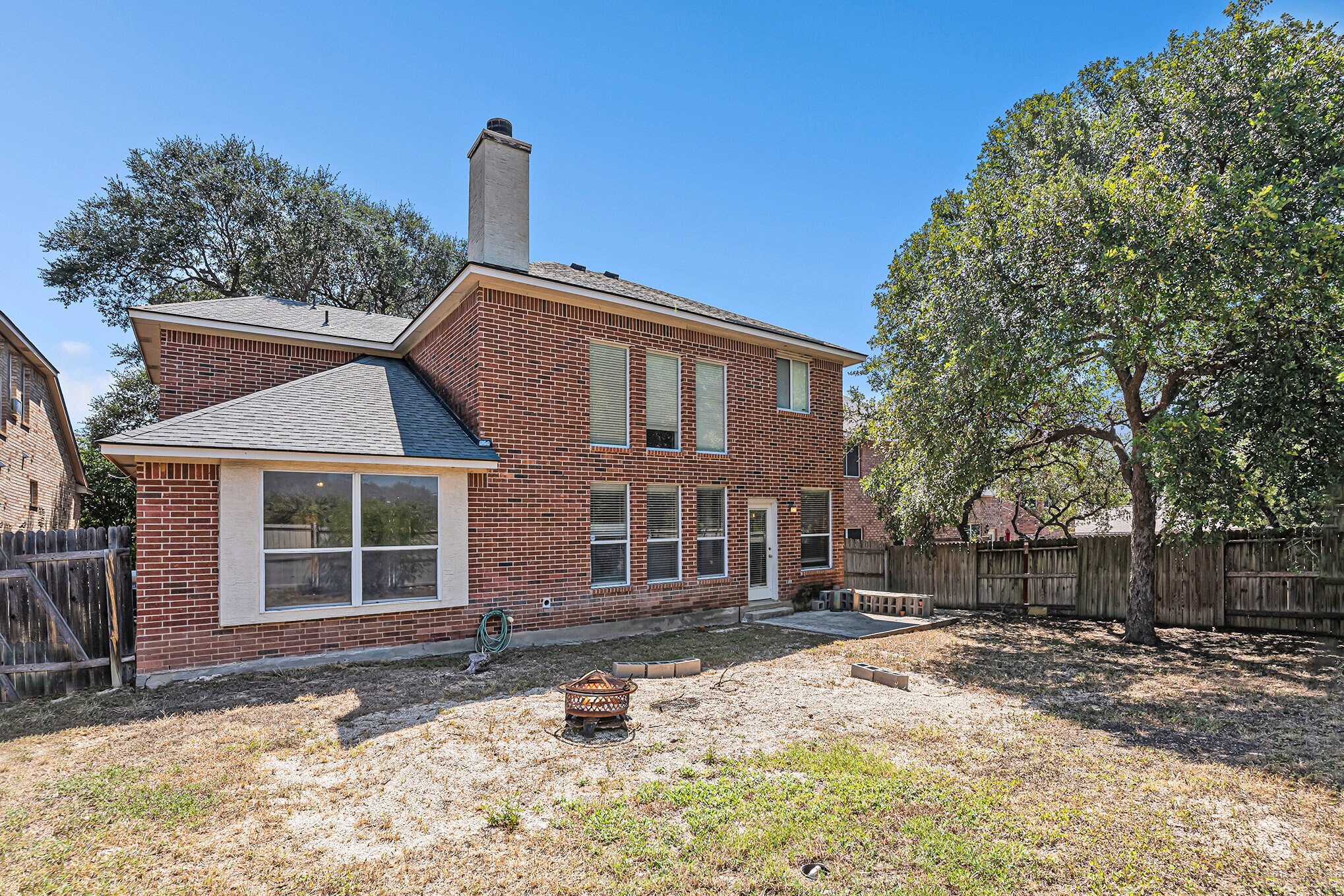 Building Photo - 2635 Lakehills