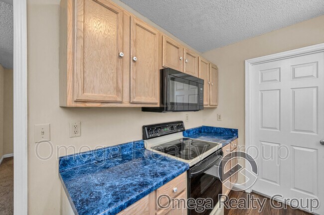 Building Photo - 6749 Lakes Edge Ln