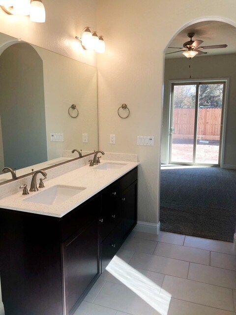 Building Photo - New Granville Home For Rent in Clovis