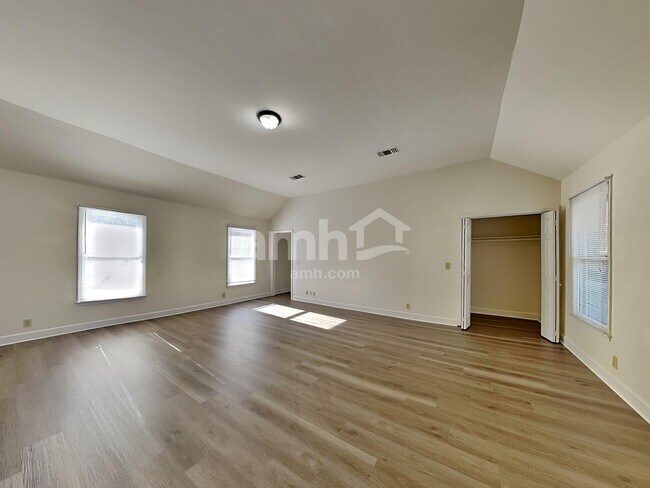 Building Photo - 7012 Poplar Creek Trce