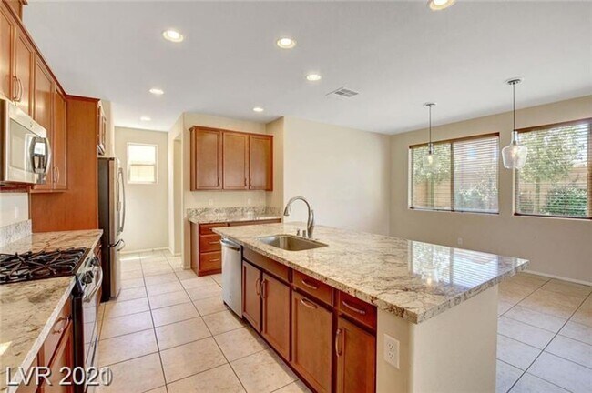 Building Photo - Gated community - 4 bedrooms - 3 baths