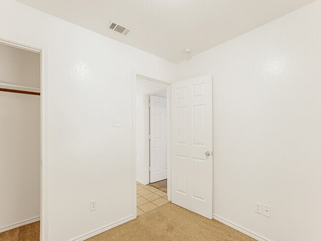 Building Photo - 315 Isbell Rd