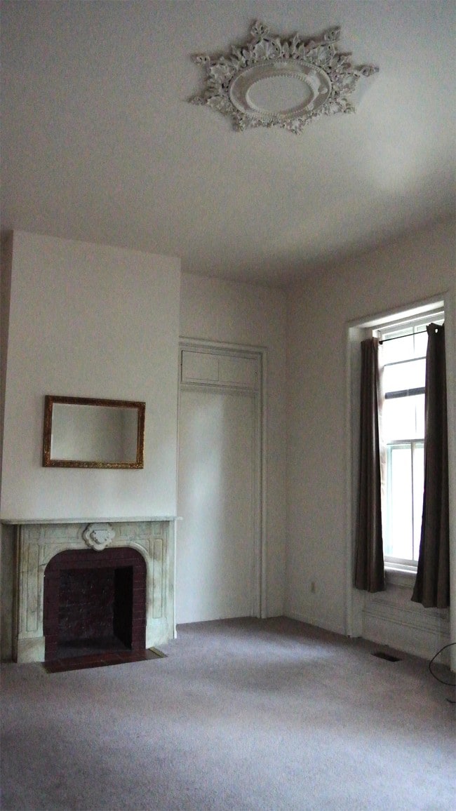 Primary Photo - 534 Walnut St