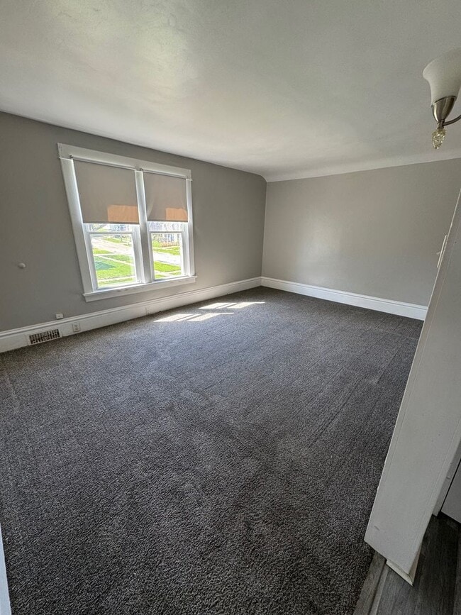 Building Photo - 1401 N Court St