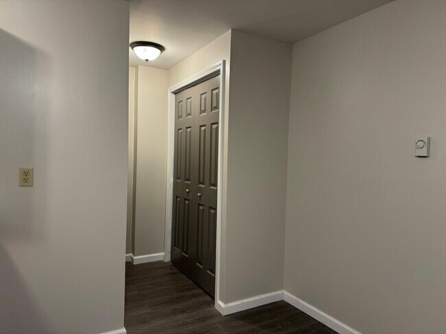 Building Photo - 355 S Main St