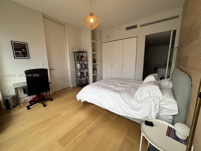 Building Photo - 2100 Park Ave