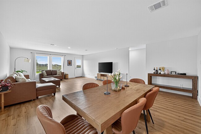 Building Photo - 27615 Village Cir Dr