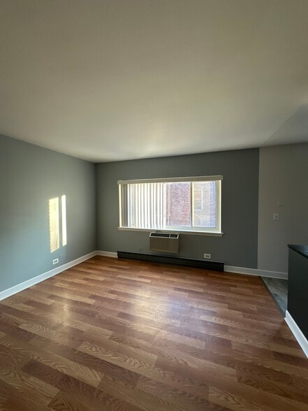 Building Photo - 3815 N Pine Grove Ave