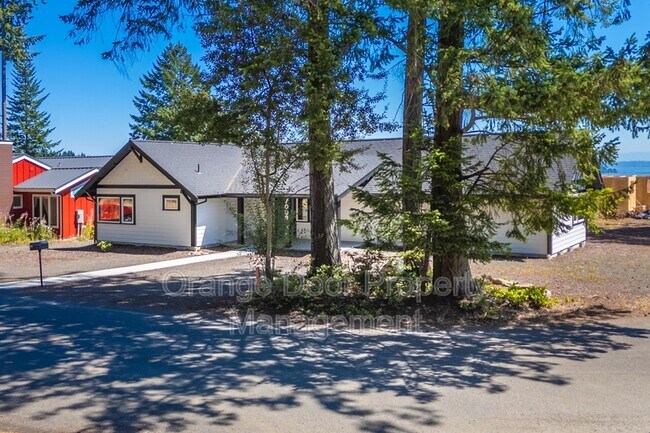 Building Photo - 7009 Stanich Ave