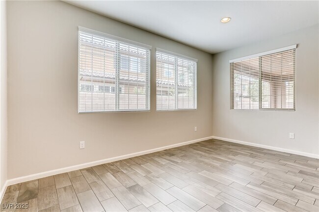 Building Photo - 2517 Bankhurst St