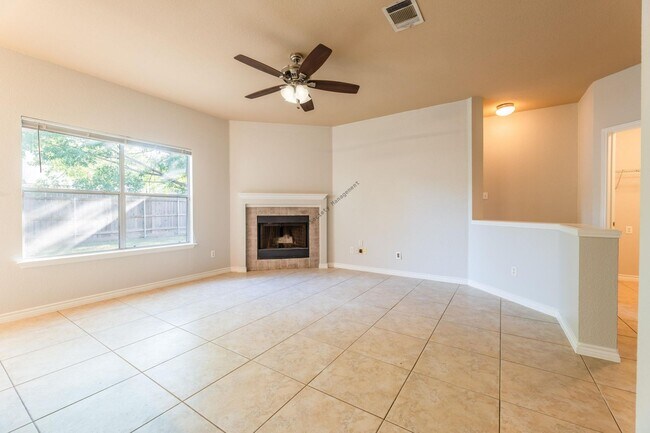 Building Photo - "Charming 3-Bedroom Home with 2 Full Baths in Pflugerville's Heart - 1315 Sq Ft of Comfort!"