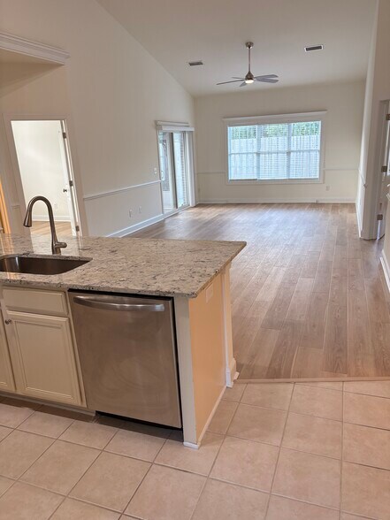Building Photo - 428 Lightning Whelk Way