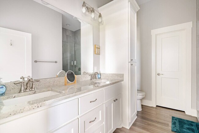 Building Photo - 804 1/2 Johnson Crawford Cir