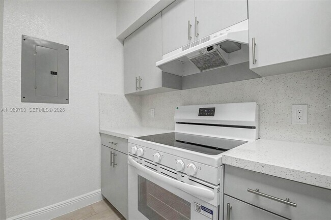 Building Photo - 7000 SW 80th St