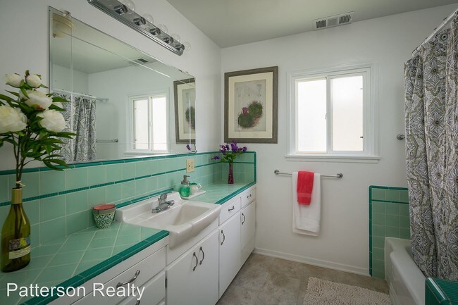 Building Photo - 166 Pier Ave