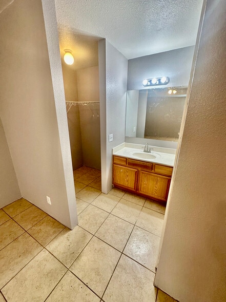 Building Photo - 7363 Golf Vista Blvd