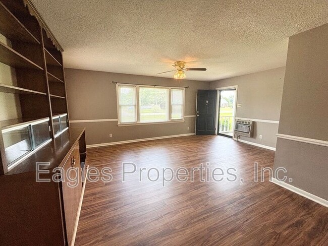 Building Photo - 657 Saulston Rd