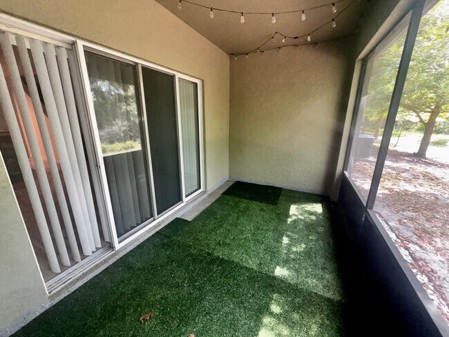 Building Photo - 3 Bedroom 3 Bath Kissimmee Emerald Lake Townhome with 2 Master Suites and Stainless Appliances!