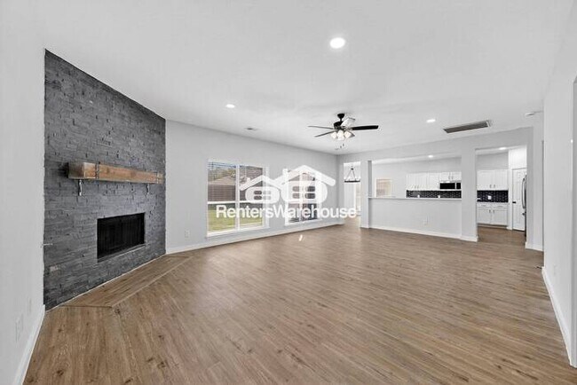 Building Photo - MOVE IN READY Denton Home