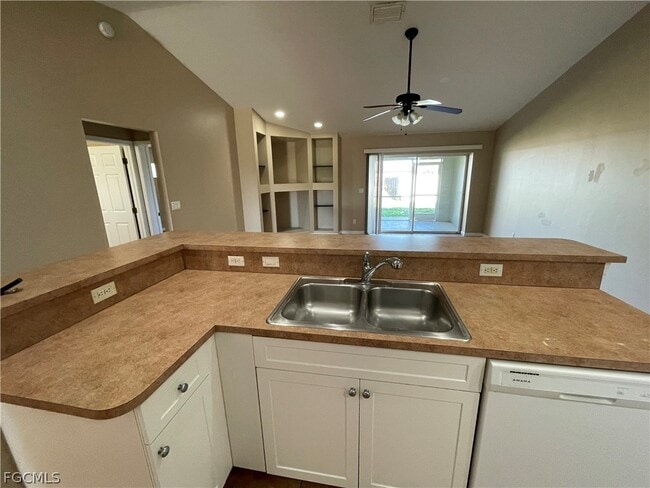 Building Photo - 621 SE 46th Ter