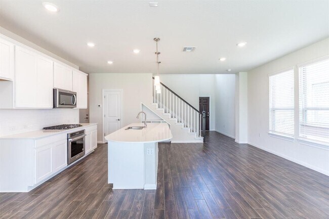 Building Photo - 6802 Pleasanton Pkwy