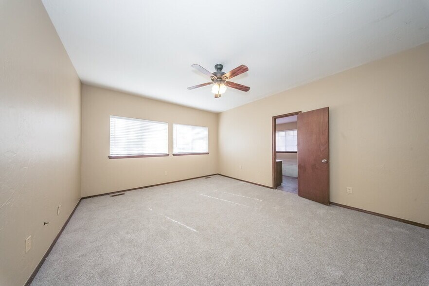 Building Photo - 11840 SW 3rd Terrace