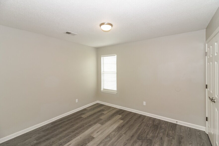 Building Photo - 8280 Dexter Ridge Cove E