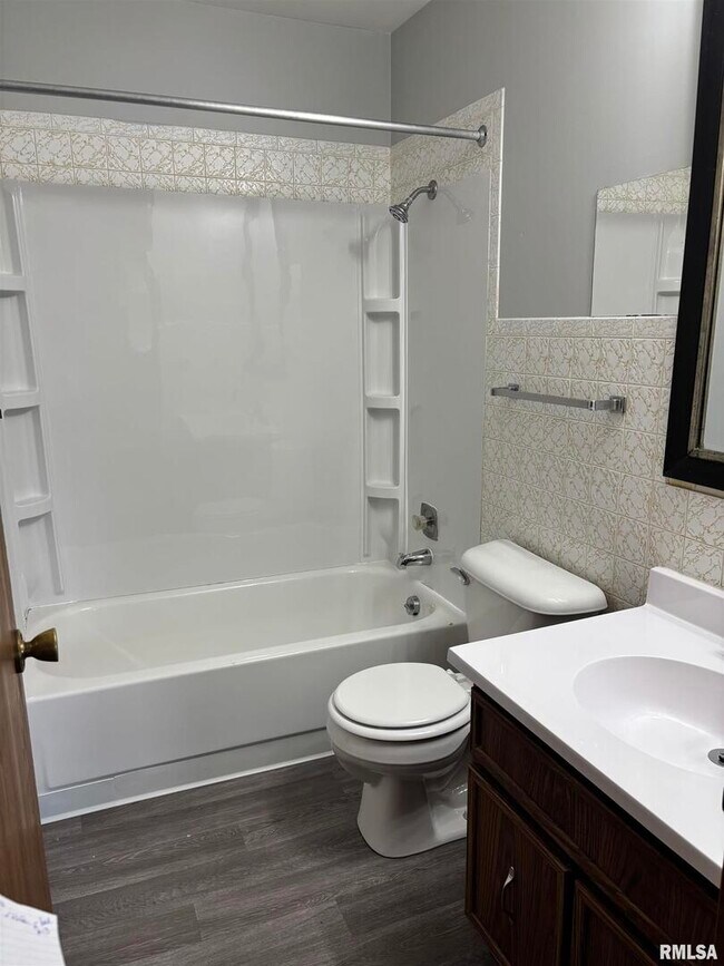 Building Photo - 1320 E 38th St