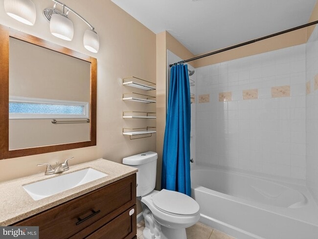 Building Photo - 2459 Pyrenees Ct