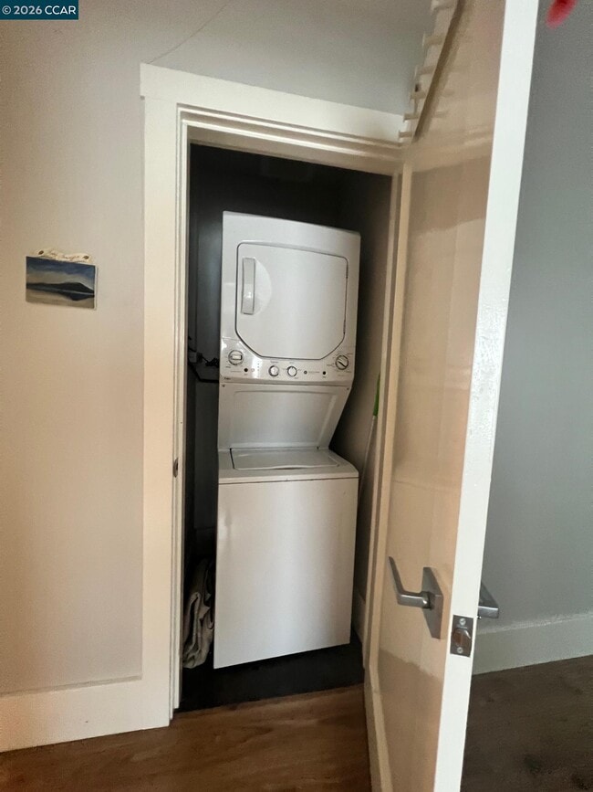 Building Photo - 1325 Hopkins St