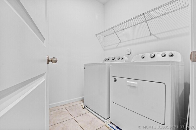 Building Photo - 1826 Lake Cove Dr