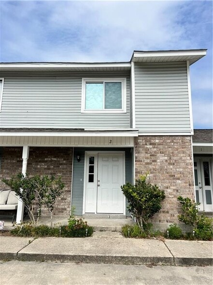 Building Photo - 382 Fairway Dr
