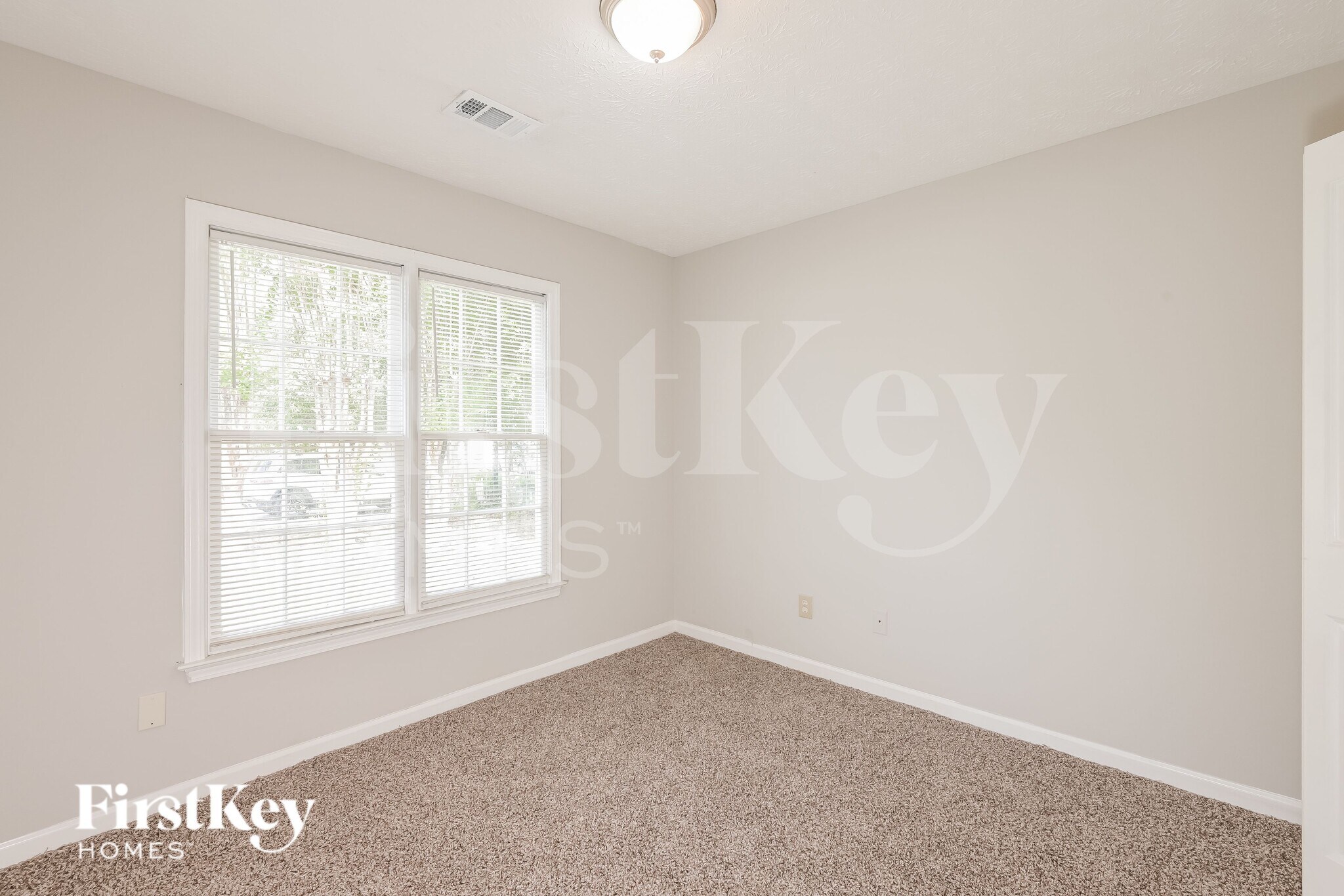 Building Photo - 484 Rhett Dr