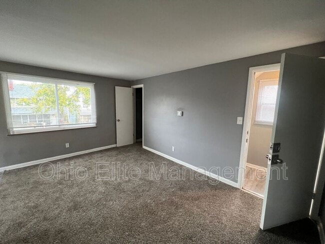 Building Photo - 397 1/2 S Ogden Ave