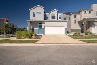 Building Photo - Phenomenal 3 Bedroom, 2.5 Bath, 2-Story Ho...