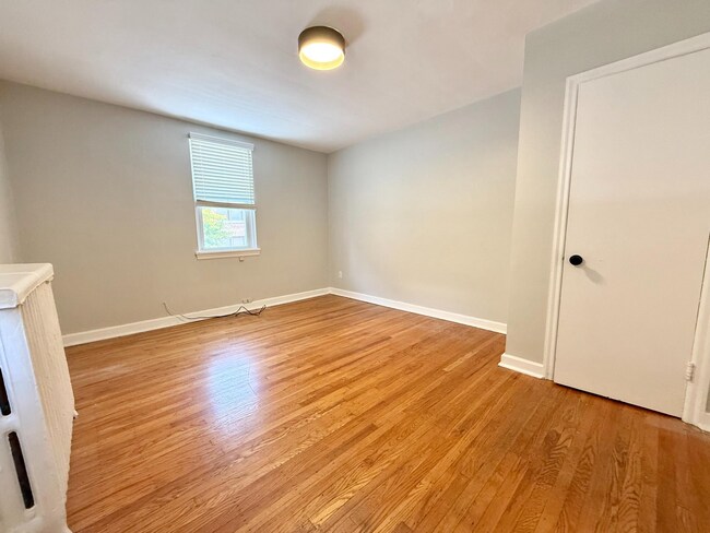 Building Photo - 623-25 Pine St