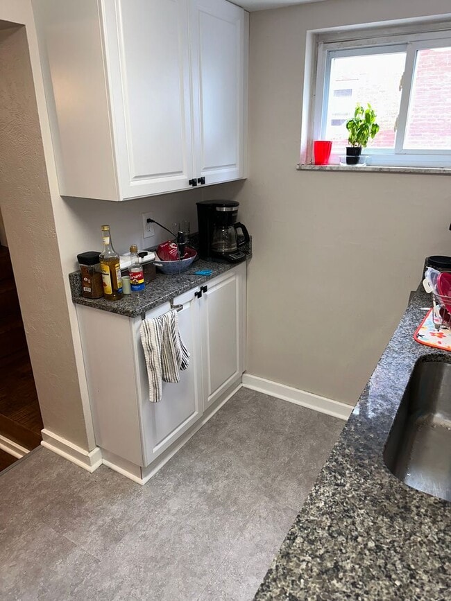 Building Photo - 102 s 126th