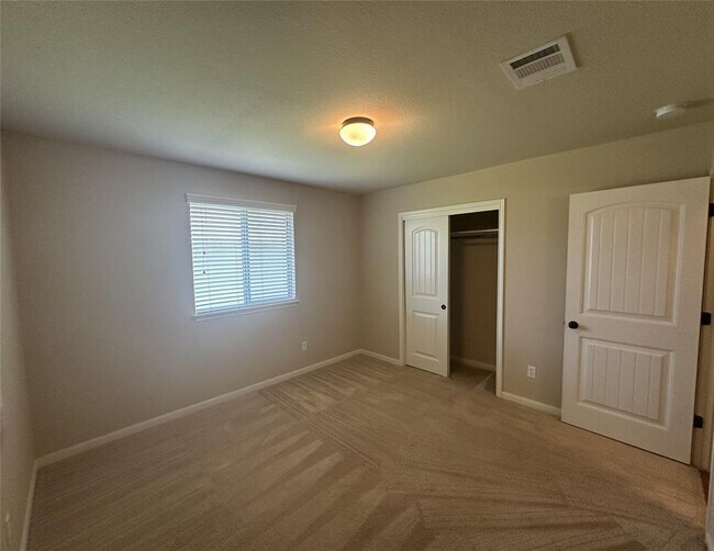 Building Photo - 7714 Squirrel Hollow Dr