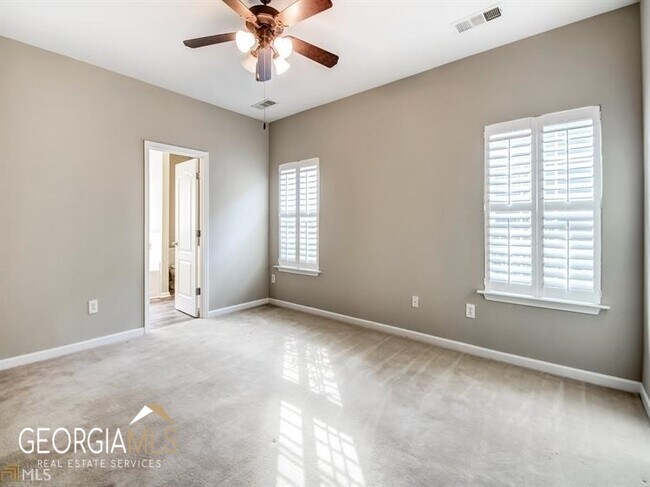 Building Photo - 54 Medallion Park