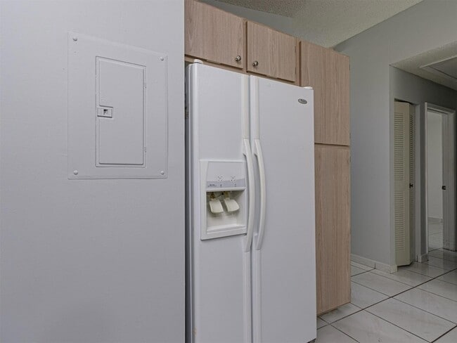 Building Photo - 556 Woodgate Cir