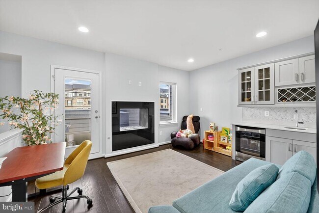 Building Photo - 506 Riversail Ln
