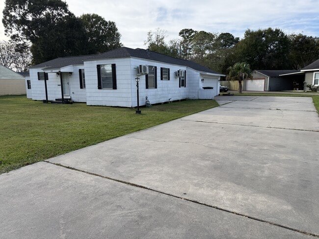 Building Photo - 6899 Jefferson Blvd