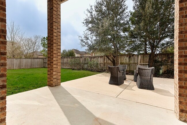 Building Photo - 27 Tioga Pl