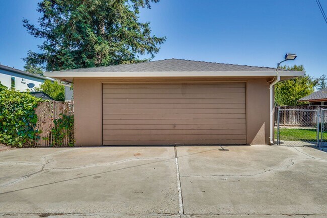 Building Photo - Midcentury Willow Glen Charmer ~ Close to ...
