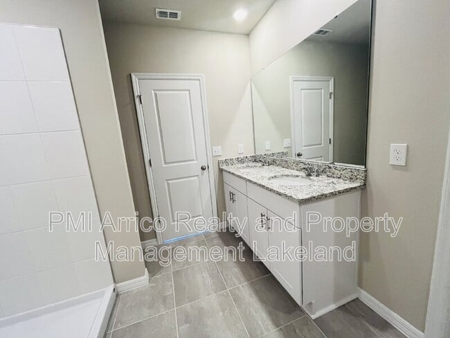 Building Photo - 1061 Oak Vly Dr