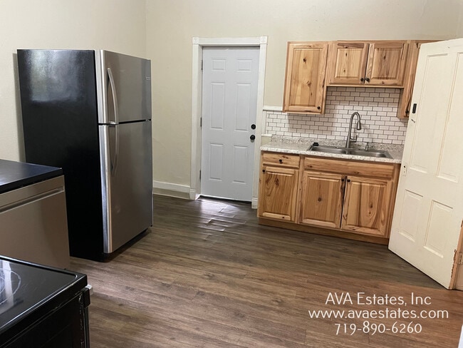 Building Photo - 516 W 9th St