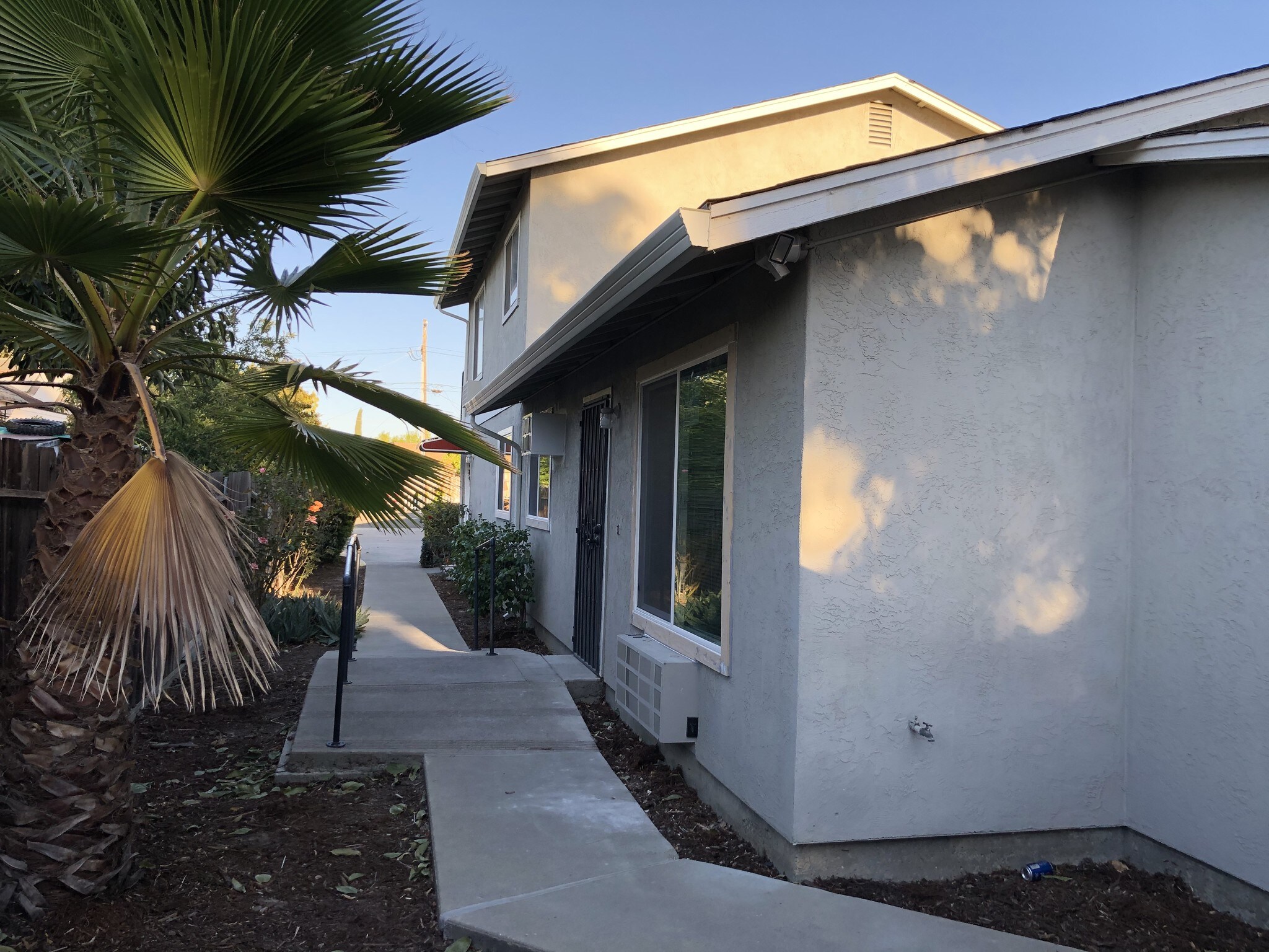 Front of unit & walkway - 375 N M St