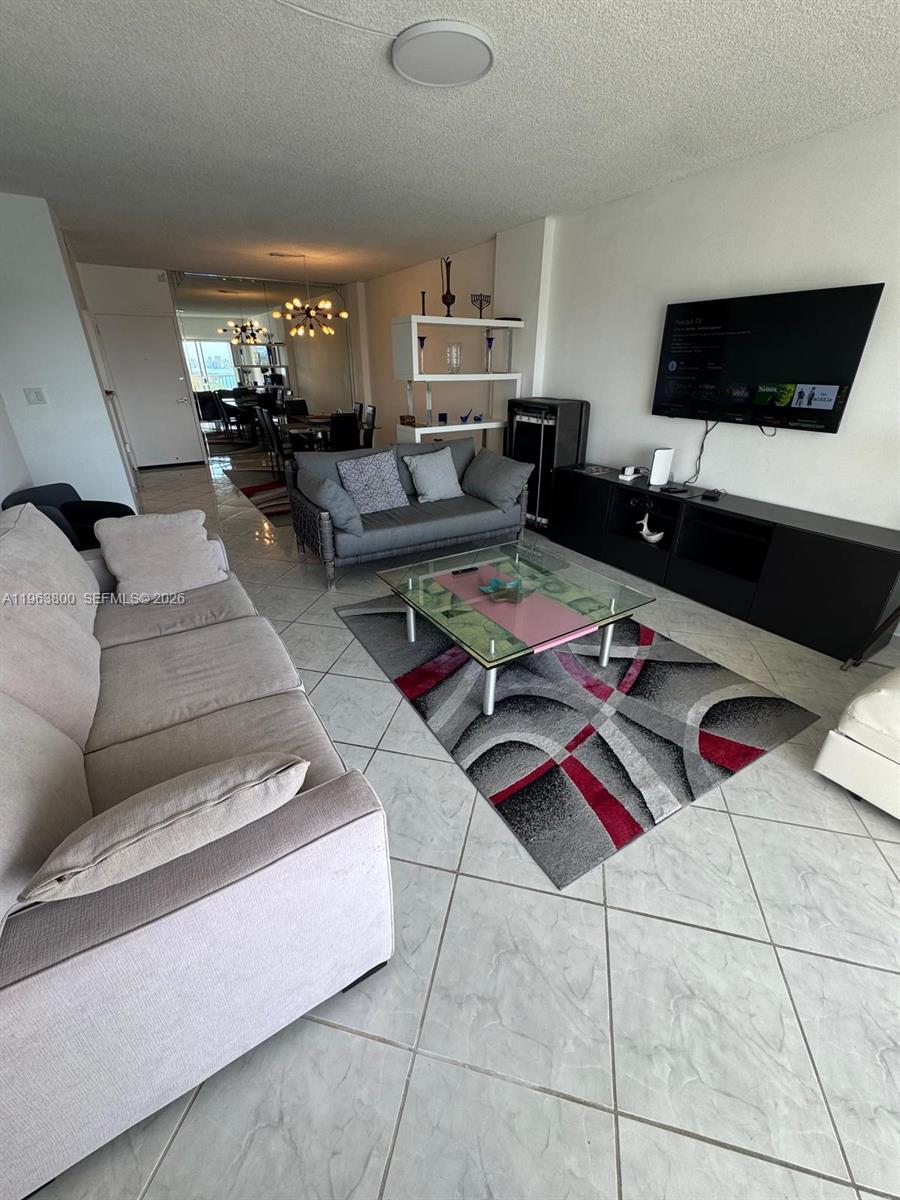 Building Photo - 300 Bayview Dr